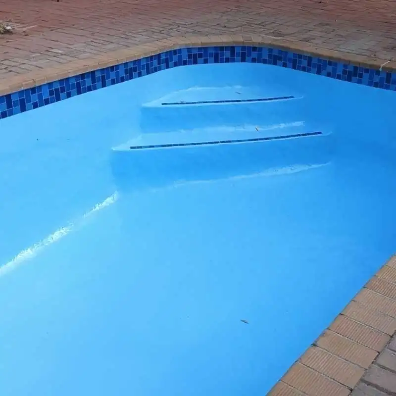 Swimming pool maintenance work and water care